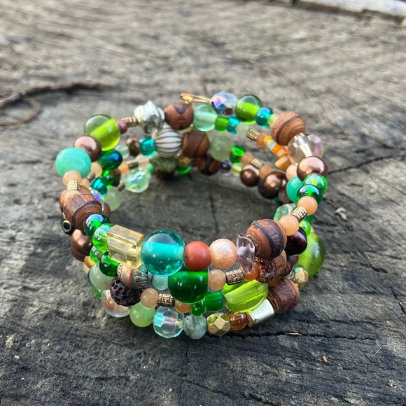 NWOT Green earth colors memory wire bracelet - glass and gemstone wrap bracelet - Picture 8 of 10